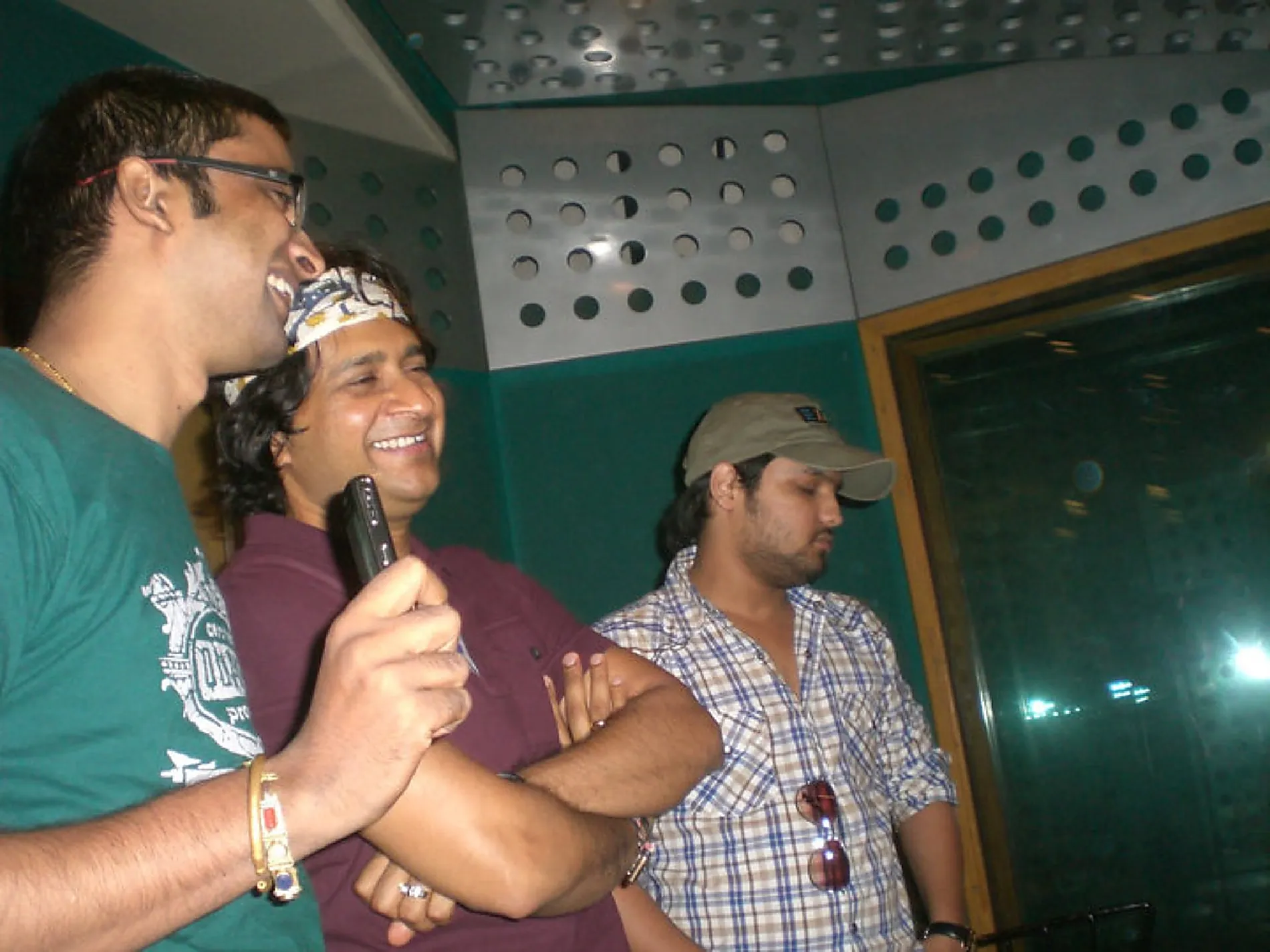 In the studio during the Chalte Jaana Hain session — KK with composer Manoj Singh and arranger Fahim Khan